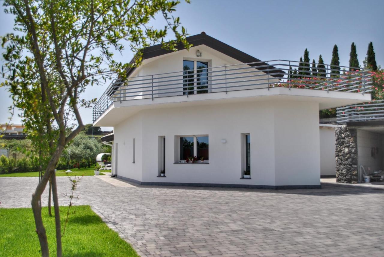 Villa Dedalisa By Holidayngo Ачиреале Екстер'єр фото